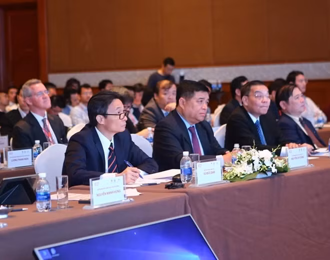 Phó Thủ tướng Vũ Đức Đam và các đại biểu dự hộ nghị.