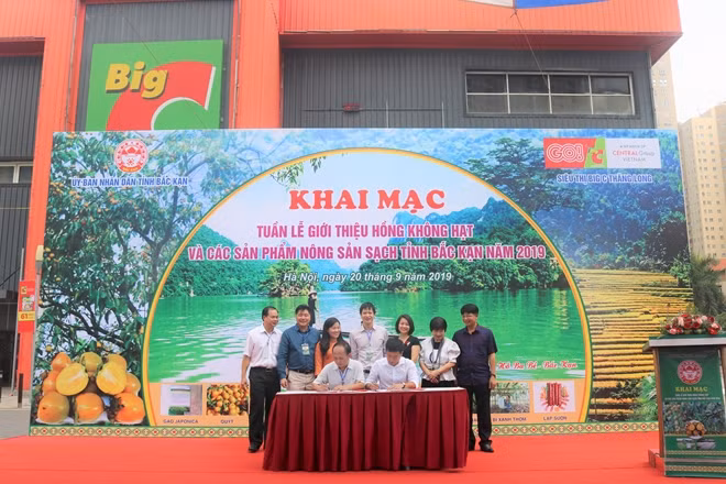 Tại Lễ khai mạc Tuần lễ, đã diễn ra Lễ ký kết Biên bản ghi nhớ hợp tác (MOU) giữa Central Group Việt Nam và Trung tâm khuyến nông tỉnh Bắc Kạn để cùng nhau phối hợp triển khai Dự án Sinh kế cộng đồng trên địa bàn tỉnh Bắc Kạn;