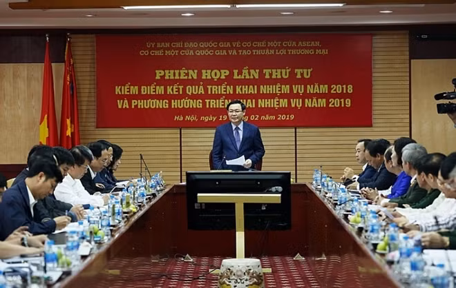 Phó Thủ tướng Vương Đình Huệ phát biểu kì họp.