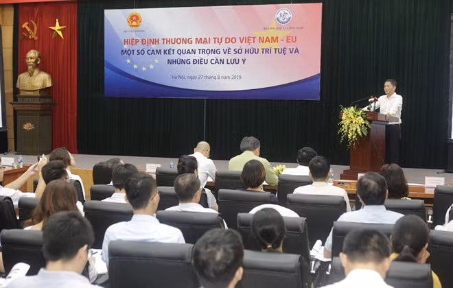 Bộ trưởng Trần Tuấn Anh cho rằng, trong xu thế hội nhập sâu rộng như hiện nay, hệ thống sở hữu trí tuệ mạnh là cơ sở, tiền đề để một quốc gia kiểm soát các hoạt động kinh doanh và bảo vệ thương hiệu.