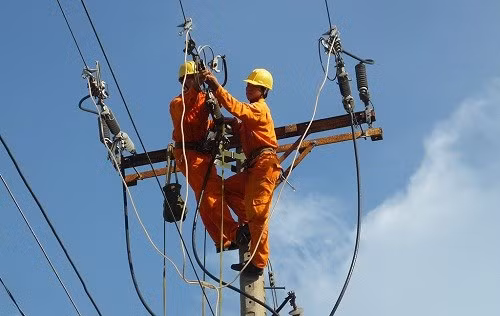 Giá điện, xăng dầu tăng khiến CPI tháng 5 tăng vọt