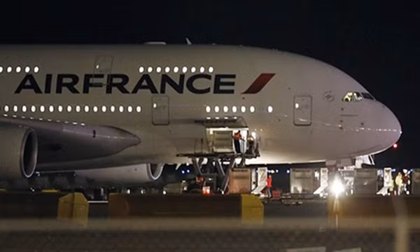 Chiếc máy bay thuộc hãng hàng không Air France yêu cầu hạ cánh khẩn cấp sau khi phát hiện một thiết bị nghi là bom bên trong buông vệ sinh. Ảnh: AFP.