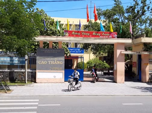 Trường THPT Cao Thắng, nơi xảy ra sự việc nữ sinh "tố" giáo viên dạy thể dục có hành vi khiếm nhã.