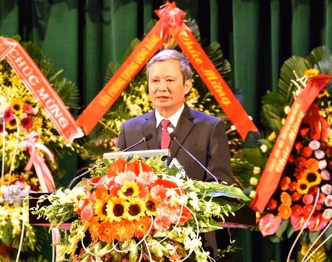 Bí thư Tỉnh ủy, Chủ tịch HĐND tỉnh Thừa Thiên Huế Lê Trường Lưu đọc diễn văn tại lễ kỷ niệm.