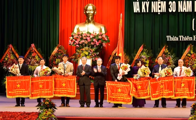 7 tập thể thuộc tỉnh Thừa Thiên Huế được Chính phủ tặng Cờ thi đua xuất sắc năm 2018.