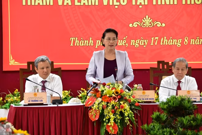 Chủ tịch Quốc hội Nguyễn Thị Kim Ngân phát biểu chỉ đạo tại buổi làm việc với lãnh đạo chủ chốt tỉnh Thừa Thiên Huế vào chiều 17-8.