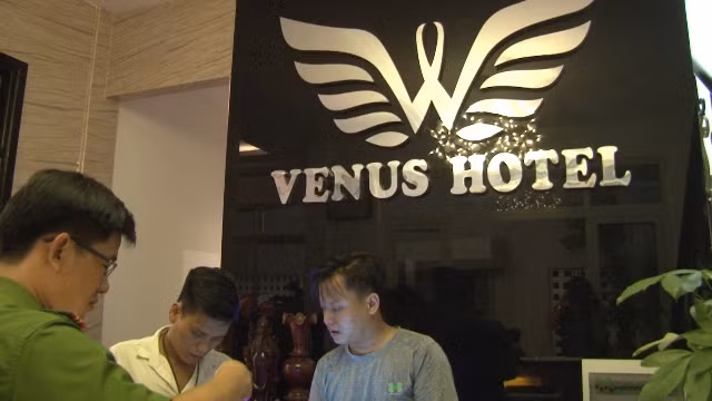 Công an TP Huế kiểm tra hành chính khách sạn Venus.