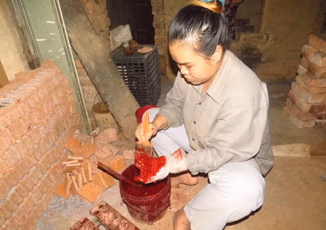 Tiếp đến là công đoạn trang trí cho sản phẩm.