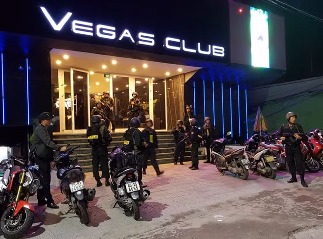 Quán bar Vegas.