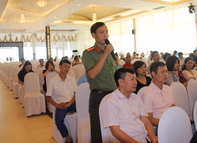 Các PV, BTV đến từ Công an các tỉnh thành nêu ý kiến, đề xuất đối với BTC Liên hoan tại Tọa đàm.