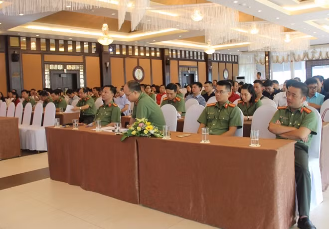 Đại diện lãnh đạo các Ban thuộc Cục truyền thông CAND; Trưởng các Ban giám khảo và PV, BTV các đơn vị tham gia Tọa đàm.