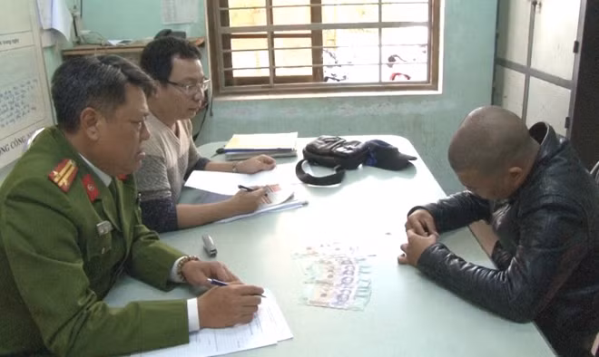 Cơ quan công an lấy lời khai đối tượng Nguyễn Đoàn.