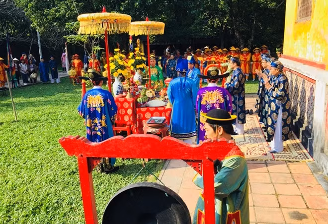 Nghi lễ hạ nêu tại Thế Miếu được Trung tâm BTDT Cố đô Huế tổ chức trang trọng.