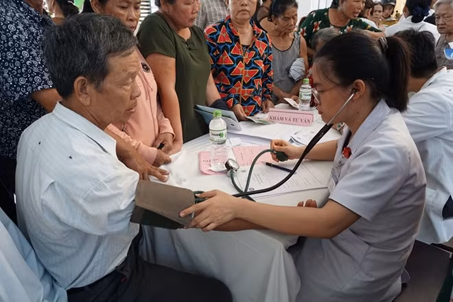 Nhiều người lớn tuổi cũng được khám, sàng lọc bệnh đái tháo đường và bệnh lý tuyến giáp miễn phí.