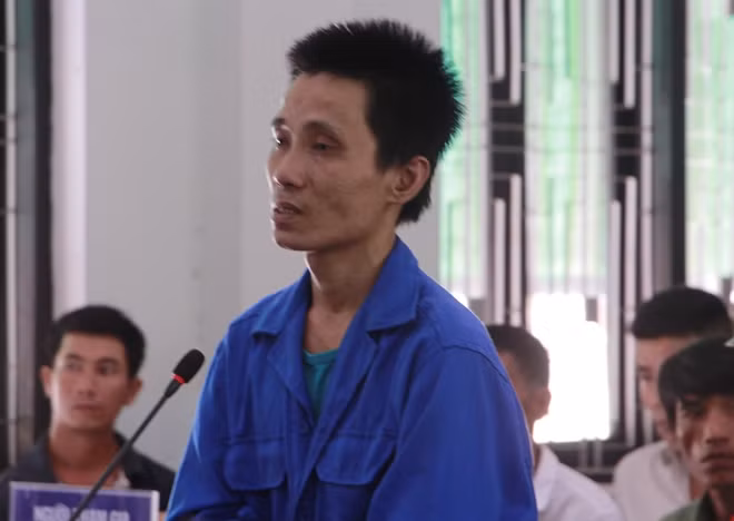 Bị cáo Nguyễn Văn Việt bị tuyên án tù chung thân khi ra tay sát hại bé gái 10 tuổi để cướp tài sản.