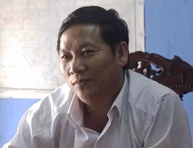 Ông Hồ Hữu Phúc có nhiều sai phạm liên quan đến đất đai trong thời kỳ còn giữ chức vụ Chủ tịch UBND xã Lộc Tiến bị Công an huyện Phú Lộc bắt tạm giam. Ông Hồ Hữu Phúc có nhiều sai phạm liên quan đến đất đai trong thời kỳ còn giữ chức vụ Chủ tịch UBND xã Lộc Tiến bị Công an huyện Phú Lộc bắt tạm giam.