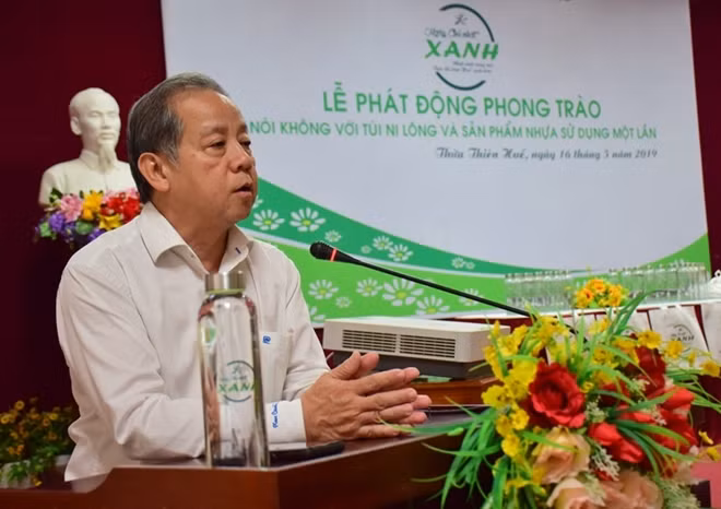 Chủ tịch UBND tỉnh Thừa Thiên- Huế Phan Ngọc Thọ yêu cầu mỗi cán bộ, công chức viên chức phải tiên phong trong việc nói không với túi nilon và sản phẩm nhựa dùng một lần.