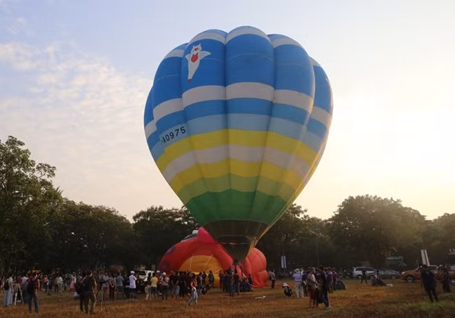 Năm nay là lần thứ ba lễ hội khinh khí cầu được tổ chức tại Huế, thu hút đông đảo người dân và du khách.
