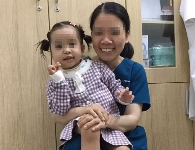 Sau quá trình hóa trị và phẫu thuật, khuôn mặt cháu N. đã trở lại bình thường, sức khỏe hồi phục.