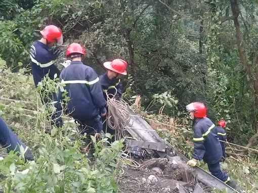 Hiện trường vụ xe khách lao xuống vực trên đèo Hải Vân