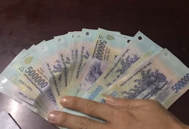 Số tiền do đối tượng Giáp trộm của bệnh nhân được Công an thu giữ.