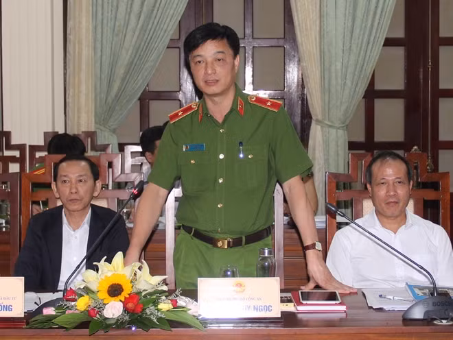 Thiếu tướng Nguyễn Duy Ngọc, Thứ trưởng Bộ Công an đề xuất một số giải pháp nhằm tăng cường công tác đảm bảo ANTT tại địa bàn tỉnh Thừa Thiên-Huế.