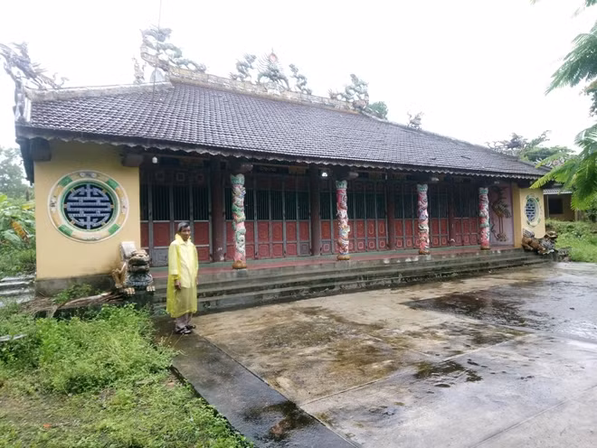 Đình làng Hiền Sỹ, nơi bị kẻ gian phá cửa trộm cổ vật.