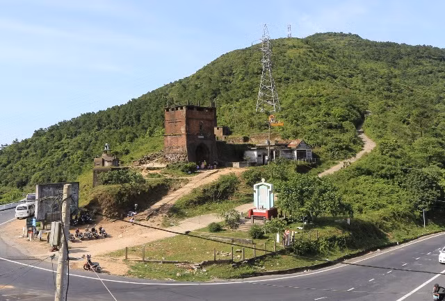 Di tích Hải Vân Quan.