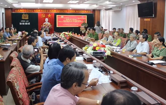 Trại sáng tác “Công an Thừa Thiên – Huế - Vì bình yên cuộc sống” có sự tham gia của đông đảo văn nghệ sĩ ở Cố đô Huế.