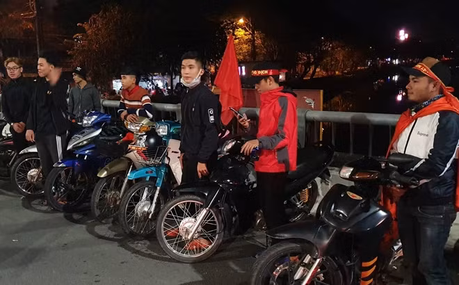 Nhiều thanh thiếu niên tụ tập đua xe được lực lượng Công an TP Huế kịp thời phát hiện.