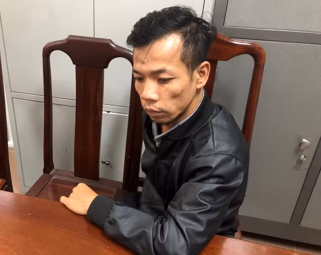 Hóa có tiền án về tội giết người và vừa thi hành xong án tù.
