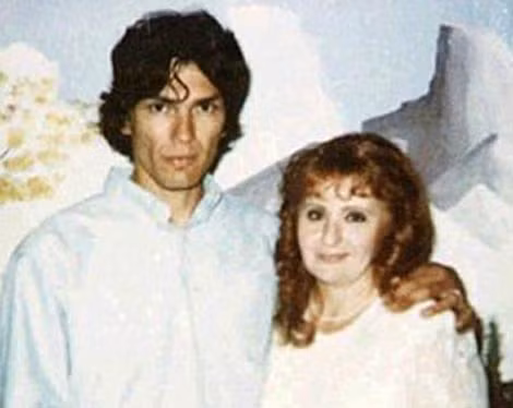Doreen Lioy và Richard Ramirez. Doreen Lioy và Richard Ramirez.
