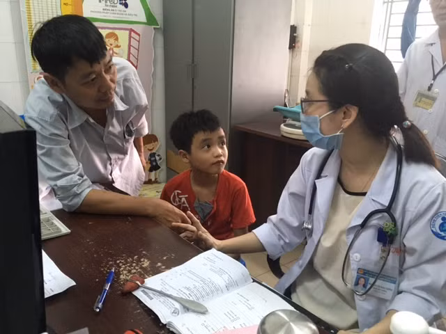 Một trong những bệnh Nhi có hội chứng "TIC" đang được khám, theo dõi tại BV Nhi Đồng 1 - TP Hồ Chí Minh. Một trong những bệnh Nhi có hội chứng "TIC" đang được khám, theo dõi tại BV Nhi Đồng 1 - TP Hồ Chí Minh.