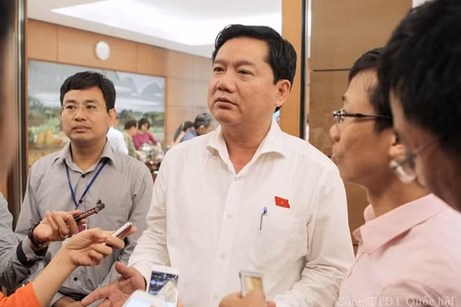 Đồng chí Đinh La Thăng bên lề một phiên họp Quốc hội