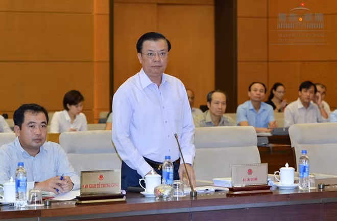Trong phiên làm việc này, Bộ trưởng Bộ Tài chính Đinh Tiến Dũng cũng có báo cáo đánh giá bổ sung kết quả thực hiện ngân sách 2016