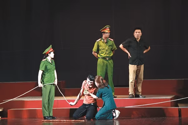 Cảnh trong vở “Thành hoàng làng”.