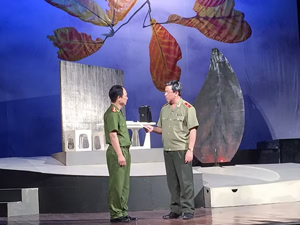 Cảnh trong vở “Không phải là vụ án”.