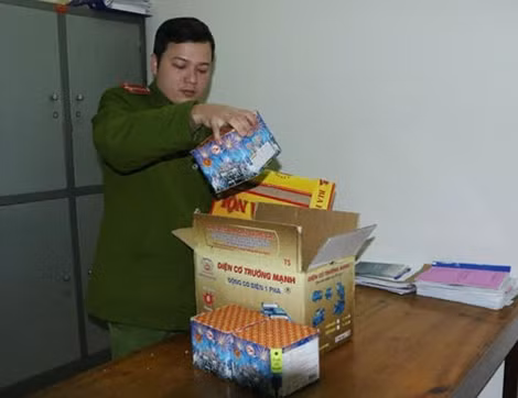Tang vật (pháo) lực lượng chức năng thu giữ.