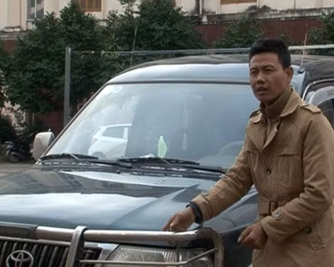 Đối tượng Trần Đức Vương và tang vật gây án.