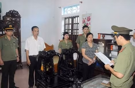 Cơ quan ANĐT Công an tỉnh Phú Thọ thực hiện lệnh bắt giữ Thắng.