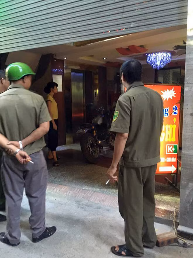 Hiện trường vụ nổ súng trong đêm làm 1 người tử vong.