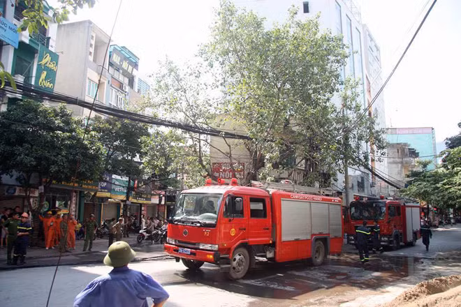 Lực lượng chữa cháy có mặt kịp thời.