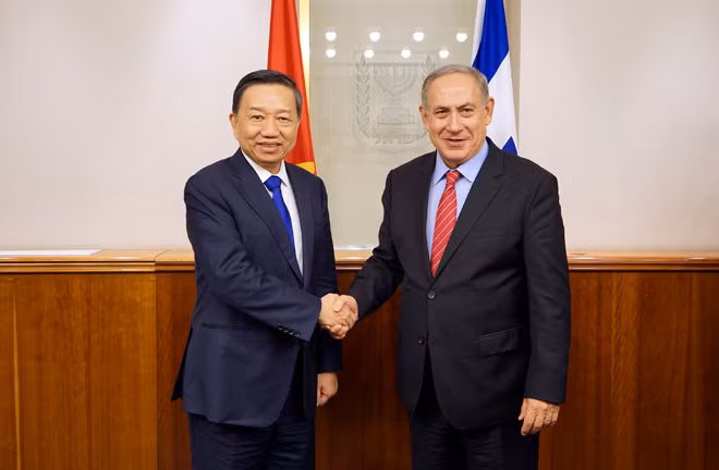 Bộ trưởng Tô Lâm chào xã giao Thủ tướng Israel Benjamin Netanyahu.