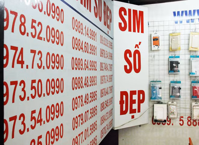 Những SIM đã kích hoạt sai quy định nào đã đến tay người sử dụng thì phải đến cửa hàng giao dịch của chính doanh nghiệp viễn thông di động để xác nhận, đăng ký lại chính chủ. Ảnh minh họa