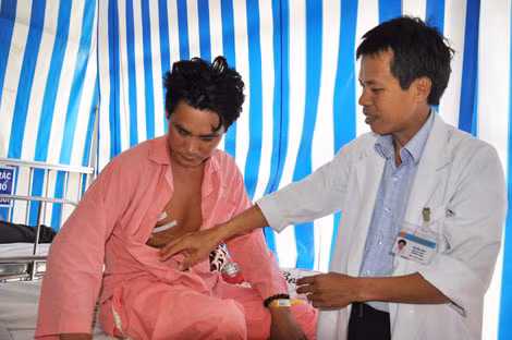 Bệnh nhân Đạt đang được chăm sóc tại Bệnh viện Chợ Rẫy.