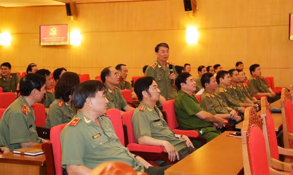 Trung tướng Trần Bá Thiều, Tổng cục trưởng Tổng cục Chính trị Công an nhân dân báo cáo công tác chuẩn bị Đại hội.