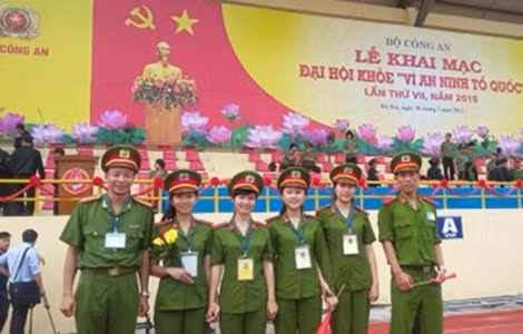 Đội tuyển bắn súng trường Cao đẳng Cảnh sát nhân dân 2 giành giải nhất toàn đoàn nội dung bắn chậm.