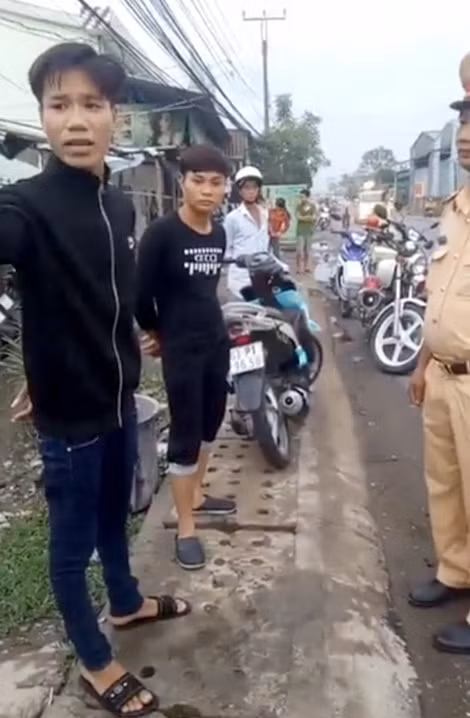 Thời điểm lực lượng chức năng kiểm tra nhưng Lê Thanh Tuấn có hành vi lớn tiếng kích động và không chấp hành. Thời điểm lực lượng chức năng kiểm tra nhưng Lê Thanh Tuấn có hành vi lớn tiếng kích động và không chấp hành.