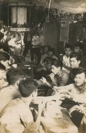 Văn nghệ vui Tết – đón Xuân Quý Sửu 1973 tại căn cứ H67 (An Phước, Châu Thành, Bến Tre).
