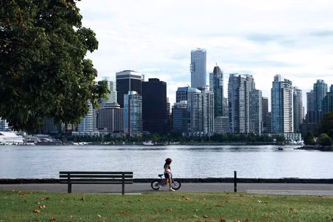 Mỗi năm, thành phố Vancouver (Canada) là nơi thu hút hơn 1 triệu cua-rơ tìm tới để thi tài trong các chặng đua xe đạp hấp dẫn.